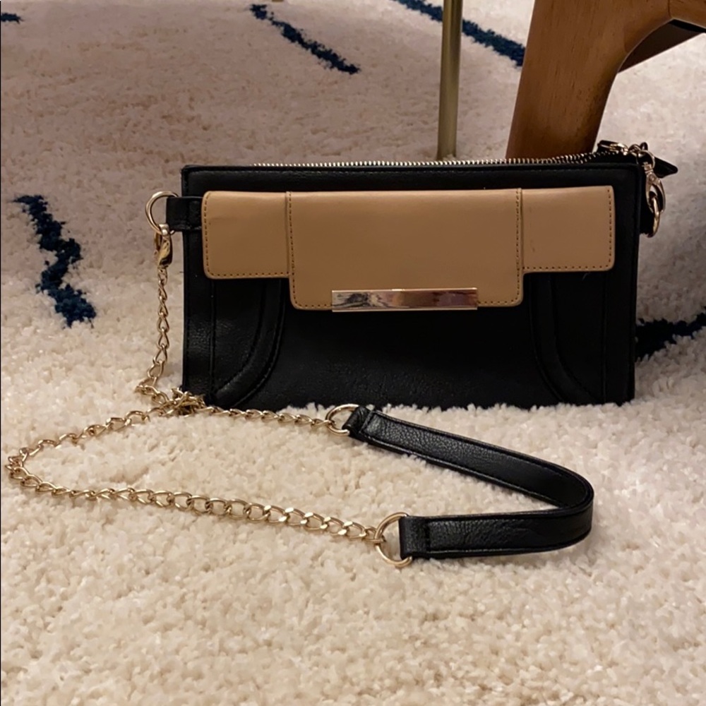 Shoulder bag with gold chain
